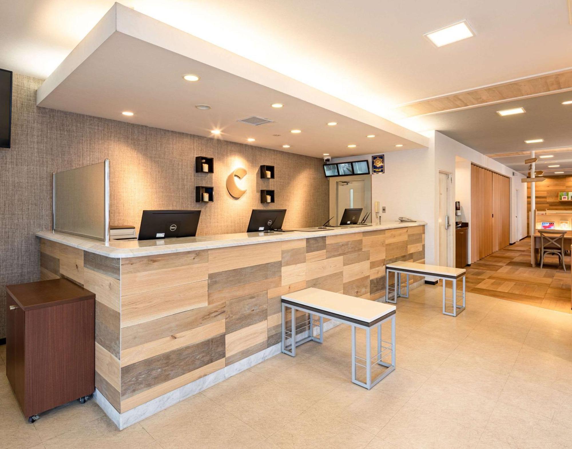 Comfort Hotel Сага Екстериор снимка